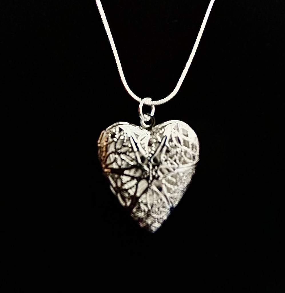 Beautiful Silver Heart Ornate Necklace