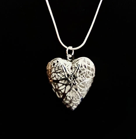 Beautiful Silver Heart Ornate Necklace
